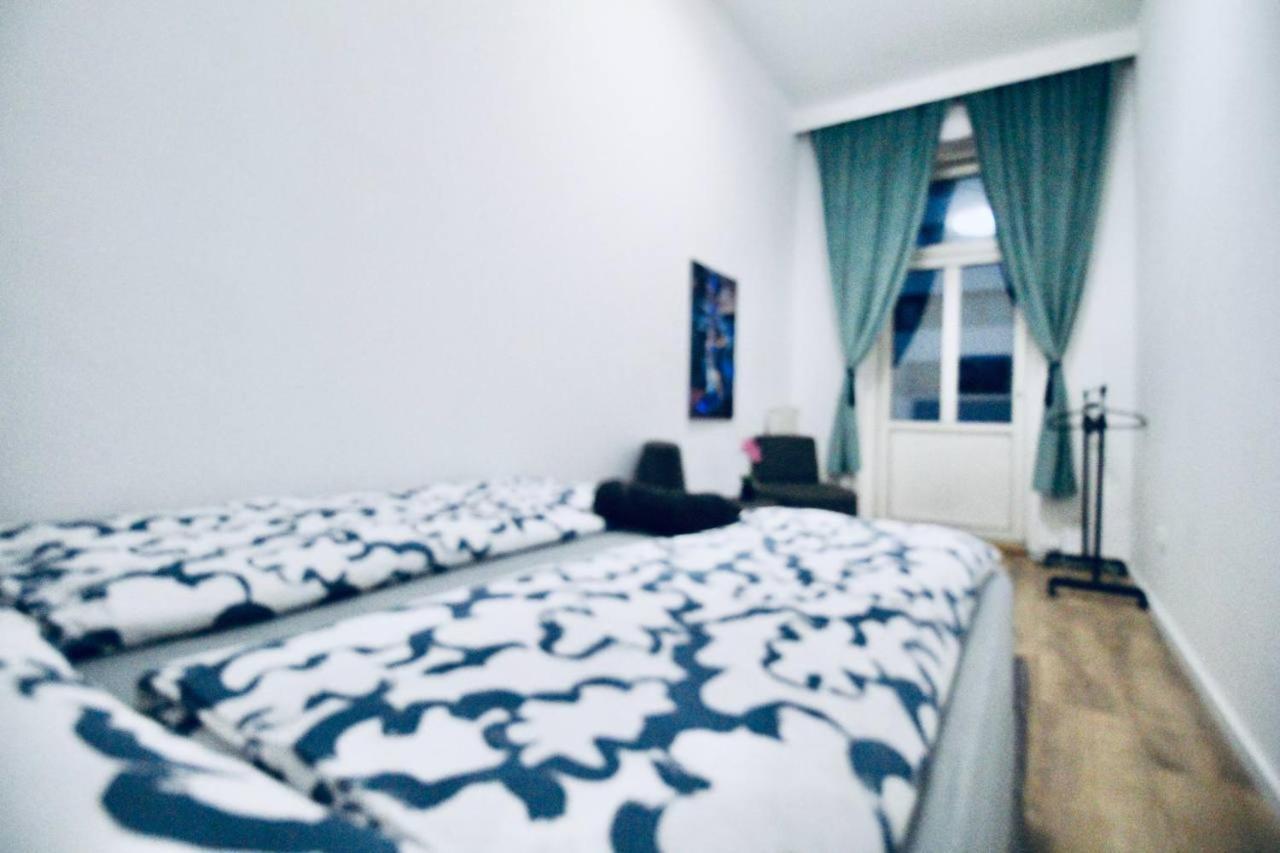 Modern Double Room Js B Vienna Exterior photo